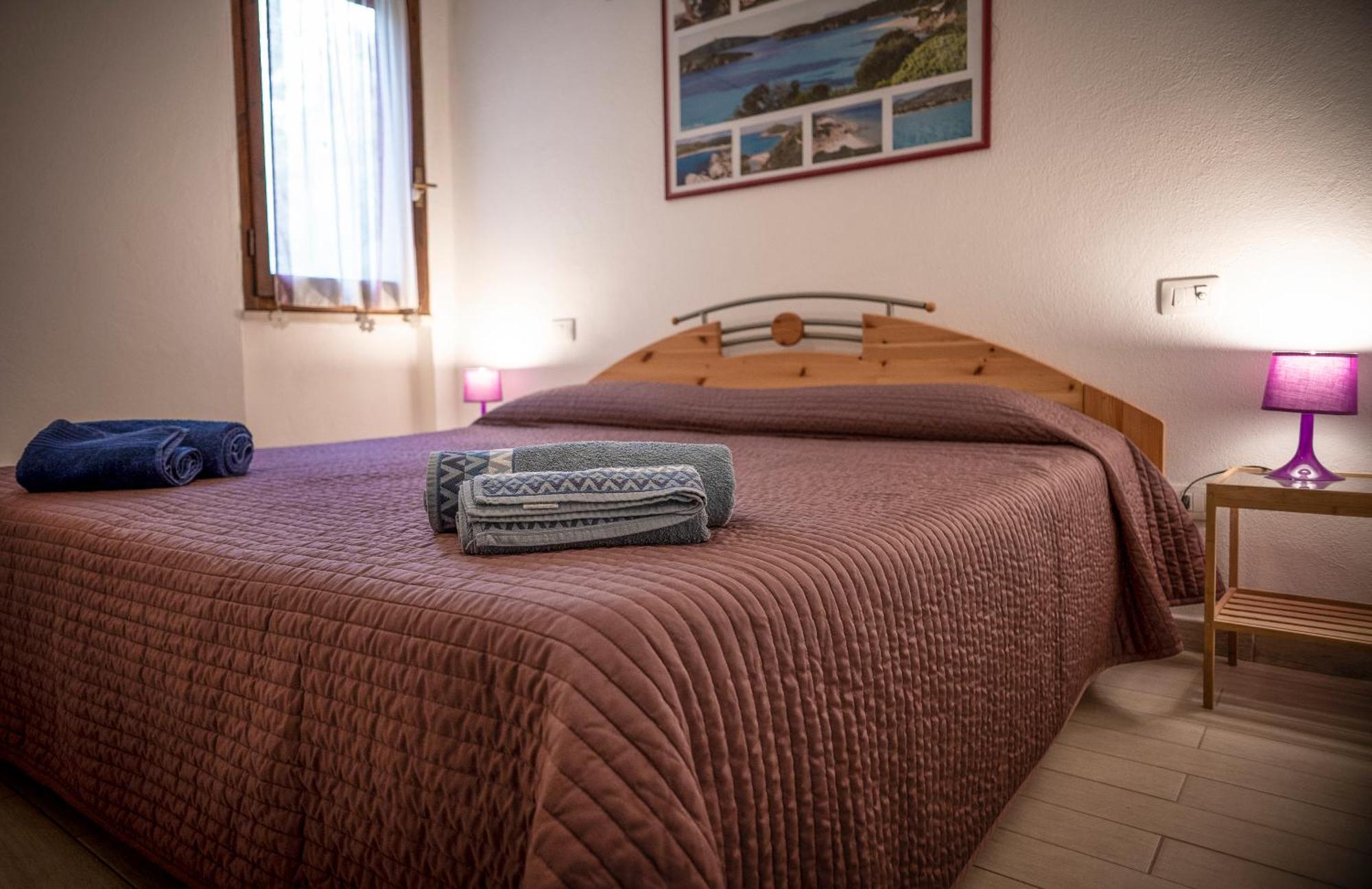 Purple House, 30M To Beach Pula Bagian luar foto
