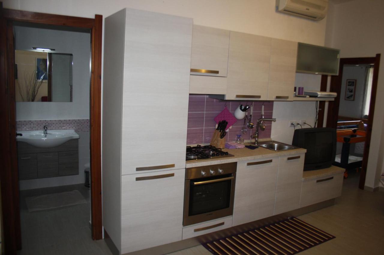 Purple House, 30M To Beach Pula Bagian luar foto