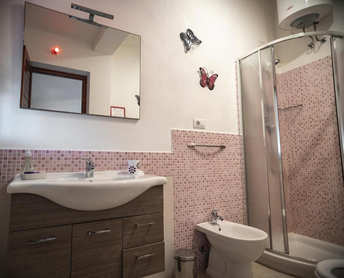 Purple House, 30M To Beach Pula Bagian luar foto