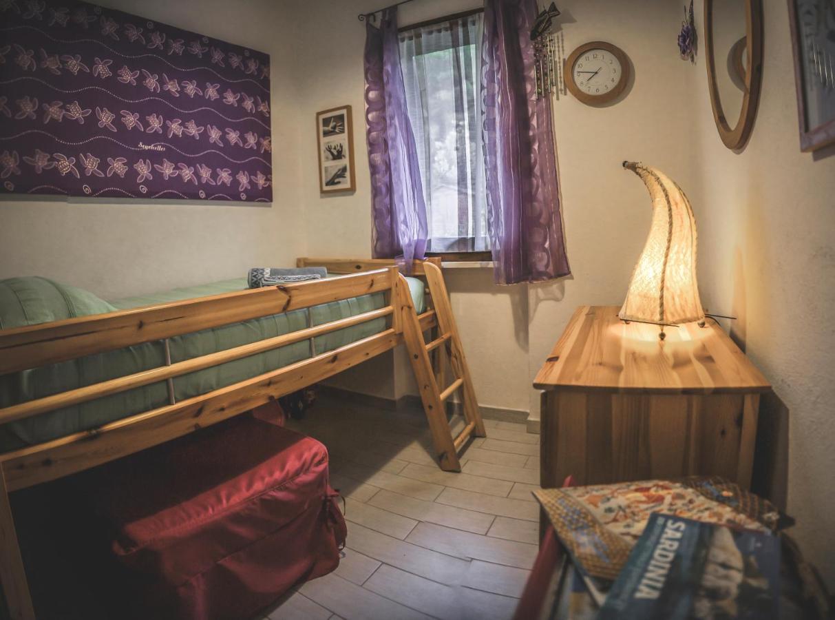 Purple House, 30M To Beach Pula Bagian luar foto